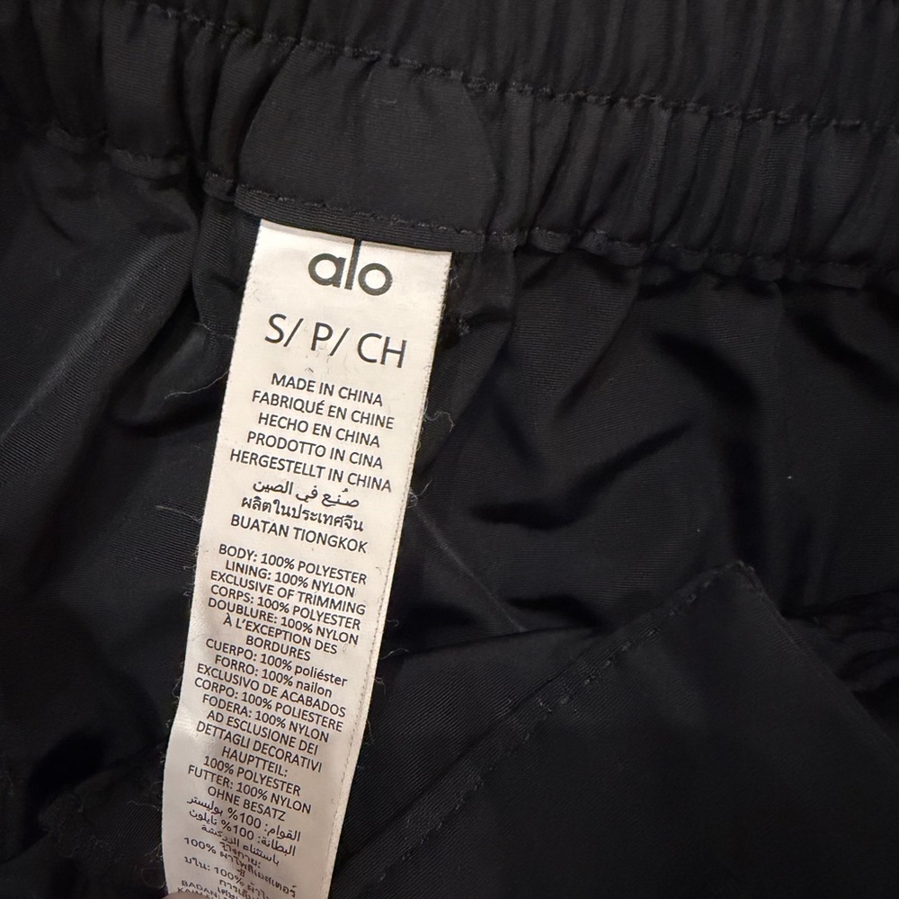 ALO Yoga Black Wide-Leg Cargo Pants - Picture 4 of 5